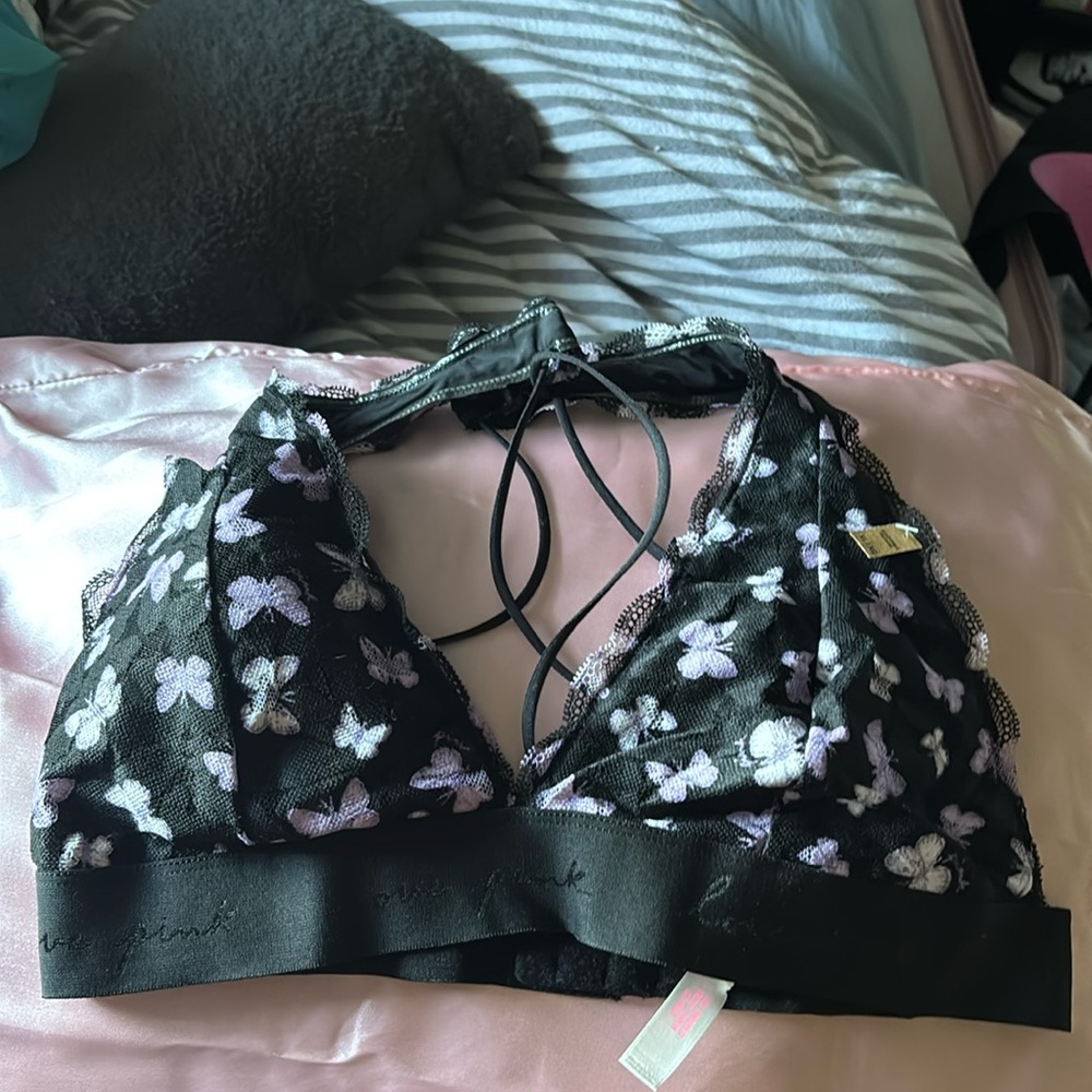 Victoria’s Secret Bralette
Size: XL
color: block and purple